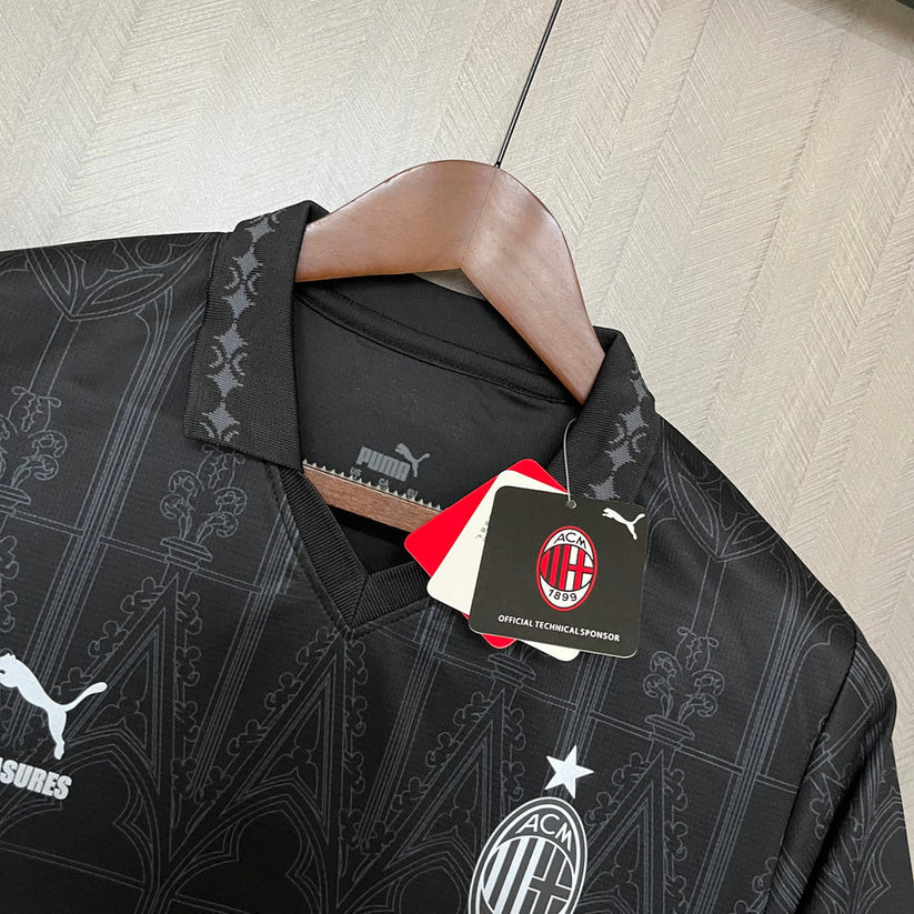 Camiseta + Pantaloneta AC MILAN Edición Especial x Pleasures - Black 23/24 + Envío Gratis