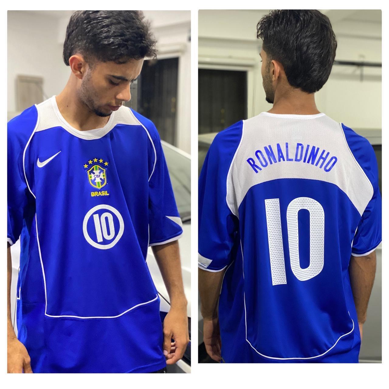 Camiseta RETRO - RONALDINHO - BRASIL 2004/05 Visitante - MANGA CORTA + Envío Gratis