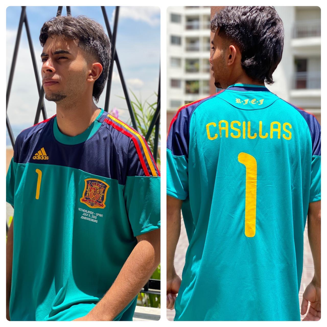 Camiseta RETRO - CASILLAS – ESPAÑA Arquero – 2010 MANGA CORTA + Envío Gratis