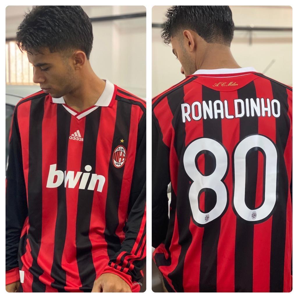 Camiseta RETRO - RONALDINHO - AC MILAN 2009/10 Local - MANGA LARGA + Envío Gratis
