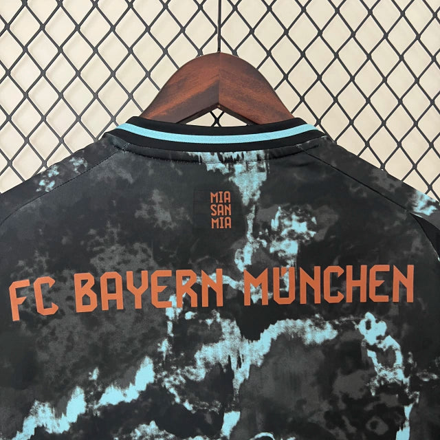 Camiseta + Pantaloneta BAYERN M. Visitante 24/25 + Envío Gratis